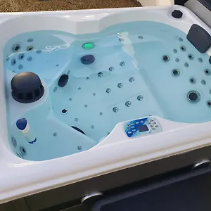 L Embrun Jacuzzi Hébergement de vacances